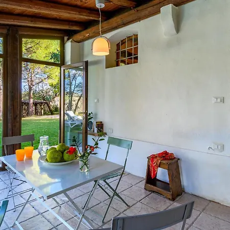 Luce Tra I Saggi 8 By Marche Villa