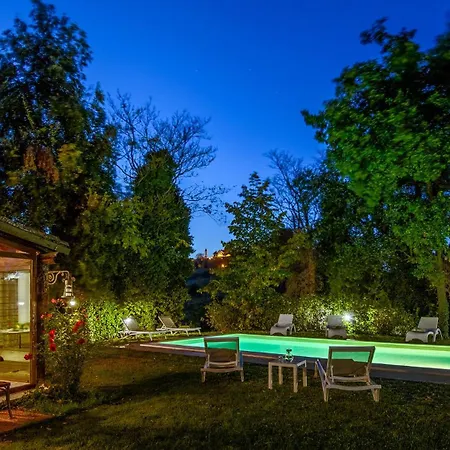 Luce Tra I Saggi 8 By Marche Villa *