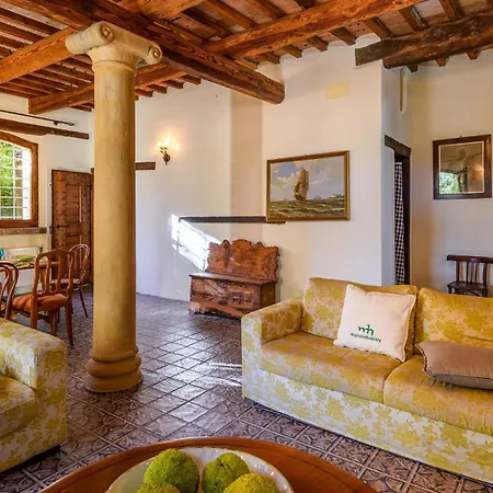 Luce Tra I Saggi 8 By Marche Villa