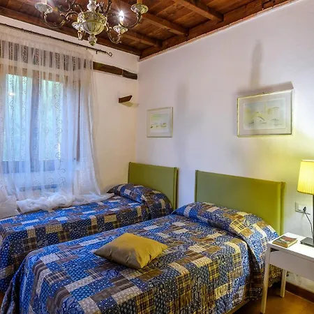 Luce Tra I Saggi 8 By Marche Villa